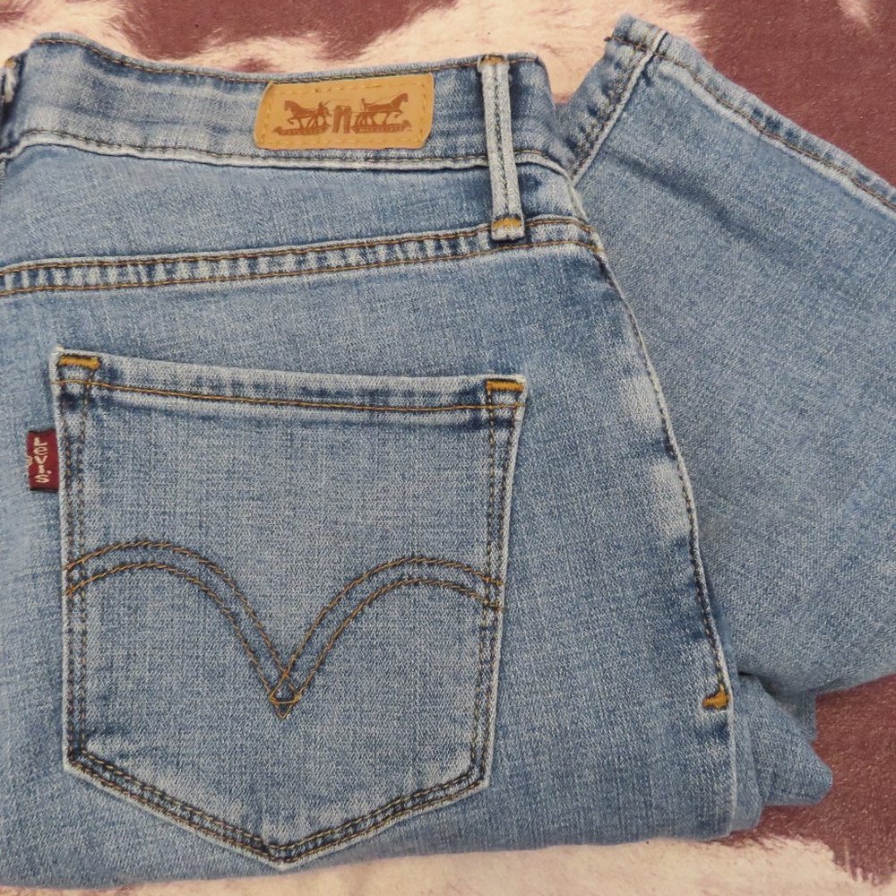 Straight leg Levis